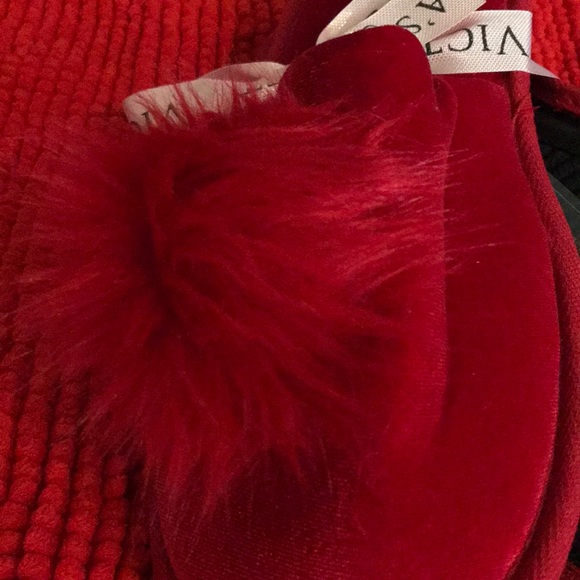 NWT Victoria Secret Red Pom Pom Slippers - Picture 8 of 8